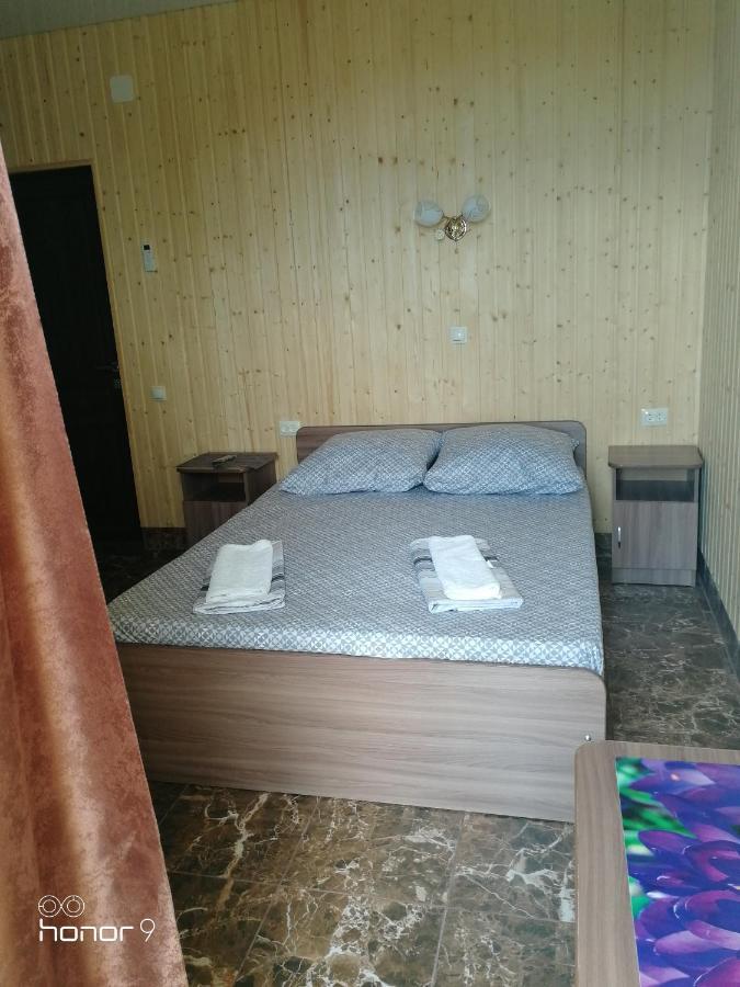 Orhidea Guest House Gagra Exterior photo